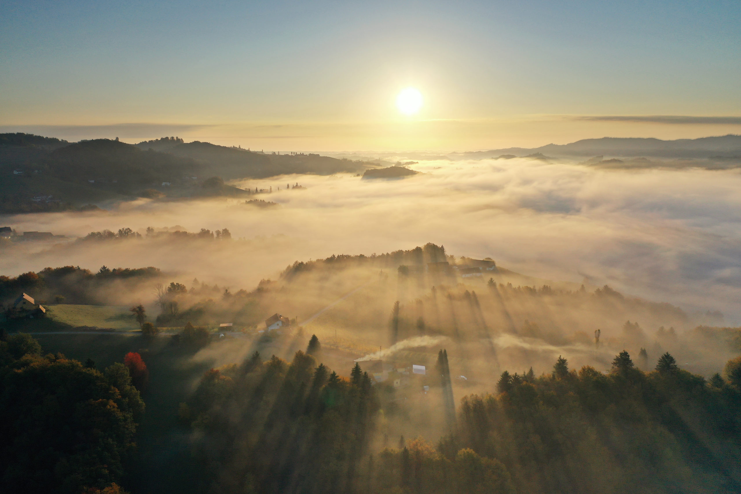 Silent Luxury Retreat Wurzenberg über der Südsteiermark im Morgennebel