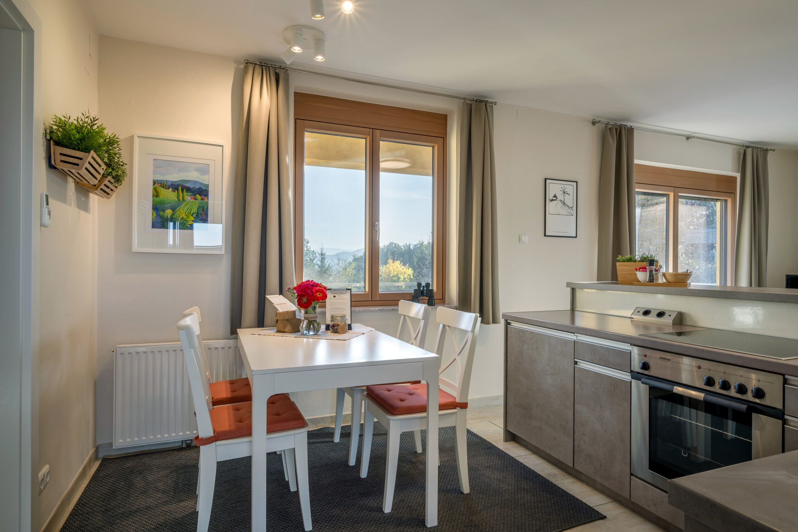 Das Foto darf ausschließlich für PR- und Marketingmaßnahmen der WURZENBERG Hotel Betriebs- und Verwaltungs GmbH - Sernauberg, Fötschach 102 - 8463 Leutschach an der Weinstrasse - Österreich räumlich und zeitlich unbegrenzt verwendet werden. Das Copyright verbleibt beim Bildautor Günter Standl (www.guenterstandl.de). Jegliche werbliche Nutzung Dritter ist mit dem Bildautor gesondert zu vereinbaren. Der Bildautor stellt das gelieferte Bildmaterial nicht von Rechten Dritter frei. Etwaige Ansprüche Dritter fallen in den Verantwortungsbereich des Bildnutzers.