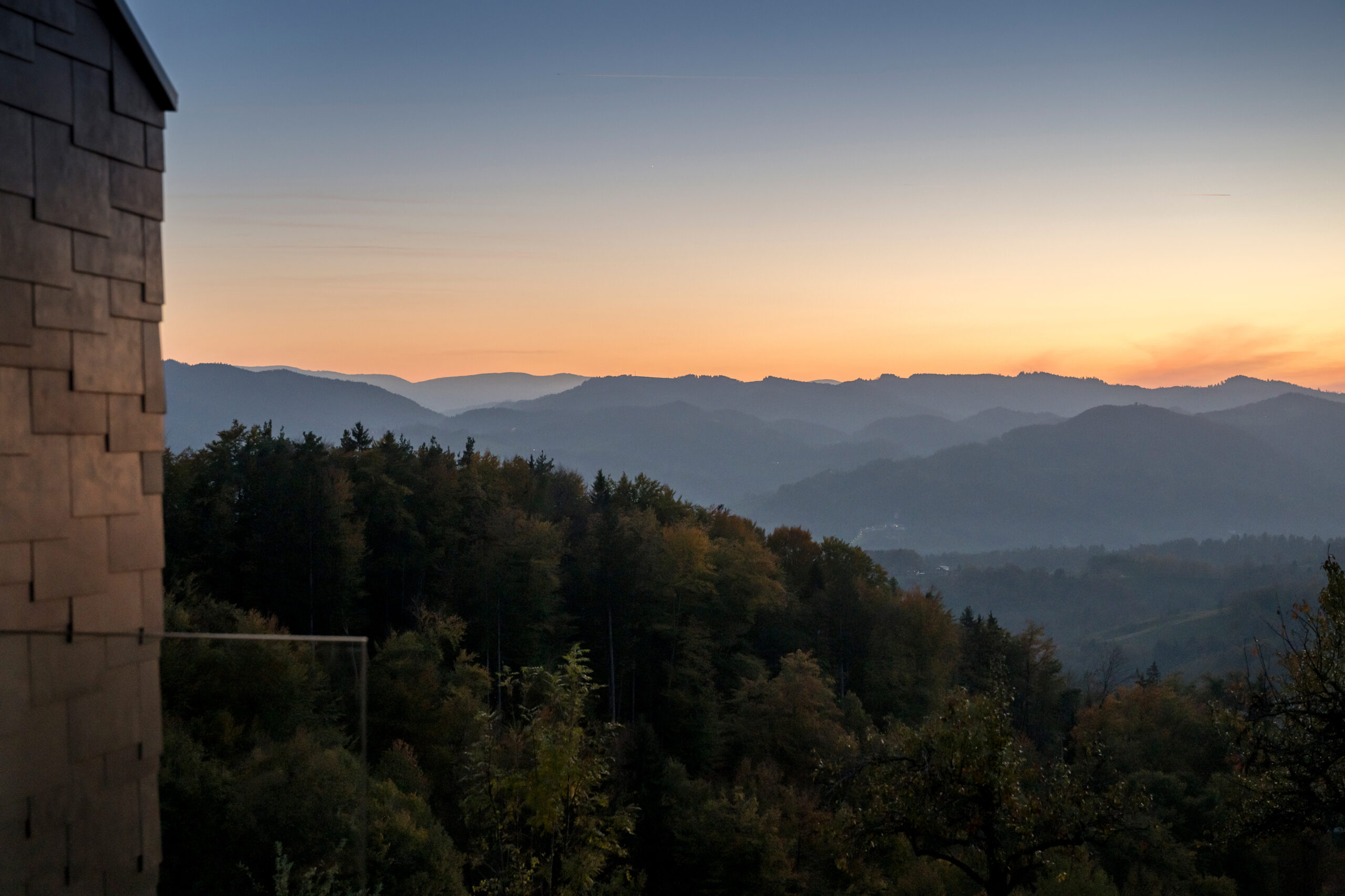 Das Foto darf ausschließlich für PR- und Marketingmaßnahmen der WURZENBERG Hotel Betriebs- und Verwaltungs GmbH - Sernauberg, Fötschach 102 - 8463 Leutschach an der Weinstrasse - Österreich räumlich und zeitlich unbegrenzt verwendet werden. Das Copyright verbleibt beim Bildautor Günter Standl (www.guenterstandl.de). Jegliche werbliche Nutzung Dritter ist mit dem Bildautor gesondert zu vereinbaren. Der Bildautor stellt das gelieferte Bildmaterial nicht von Rechten Dritter frei. Etwaige Ansprüche Dritter fallen in den Verantwortungsbereich des Bildnutzers.